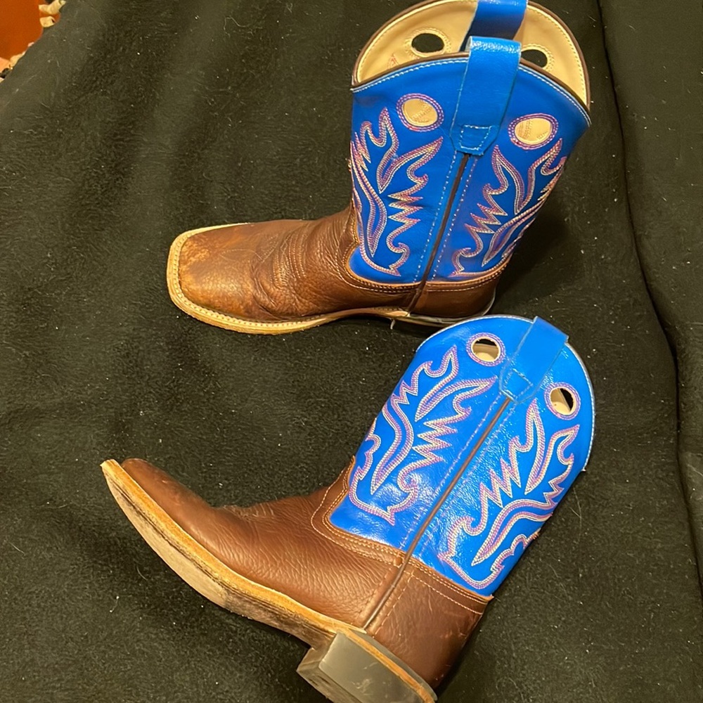 Boys boots